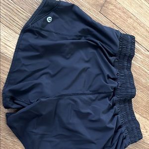 Lululemon Hotty Hot High Rise 4” shorts black